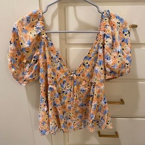 Cute floral top. Never worn!!